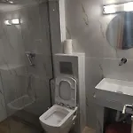 Iris Apartment *